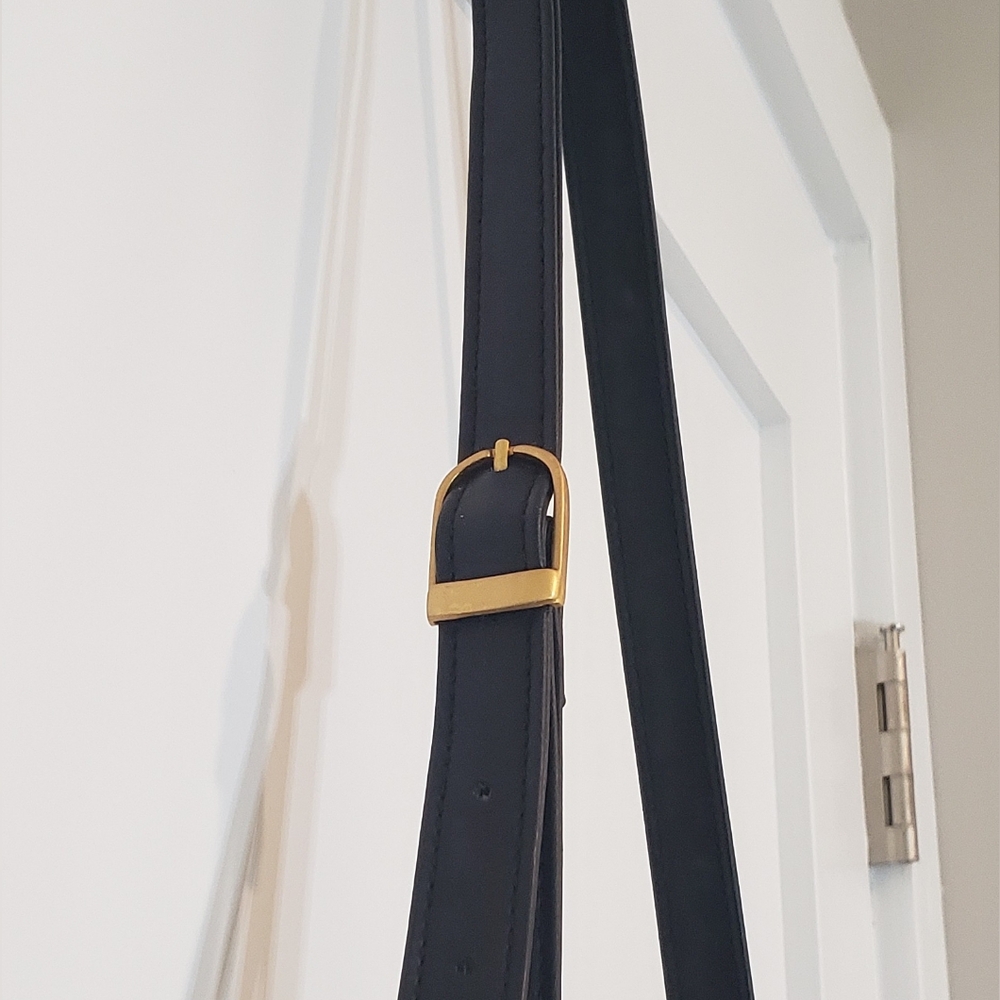 Tignanello Vintage Black Crossbody Organizer Messenger Style Magnetic Cl… - Picture 6 of 16